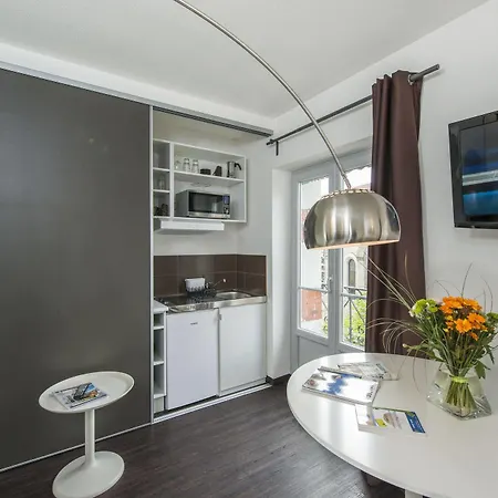 D'etape Des Capucins