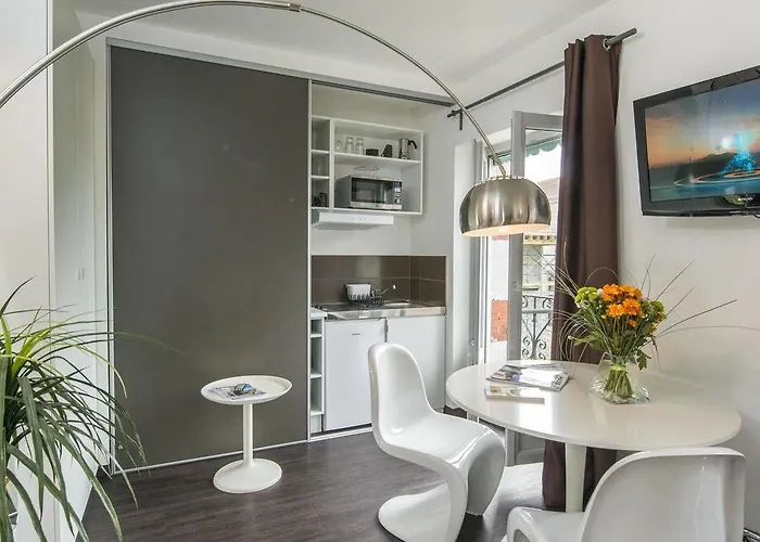 D'etape Des Capucins Hostel