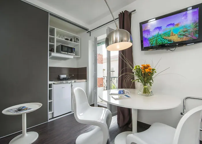 D'etape Des Capucins Hostel *